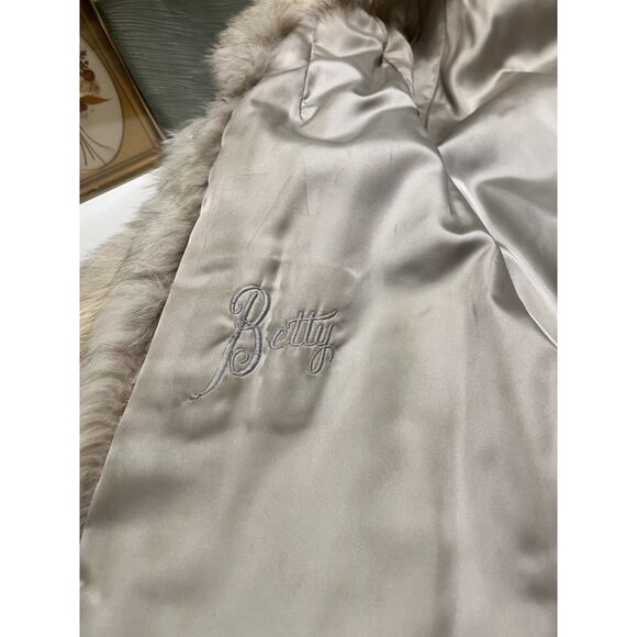 Vintage Silver Fox fur swing/cape coat with removable stole. Unsized. - Picture 9 of 15